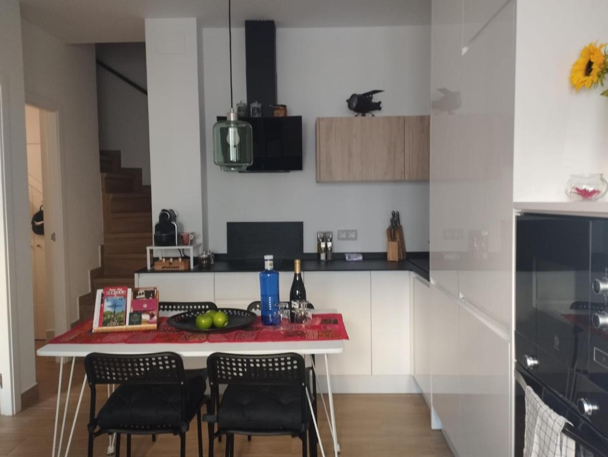Atico Aire De Triana Apartamento Sevilha Exterior foto